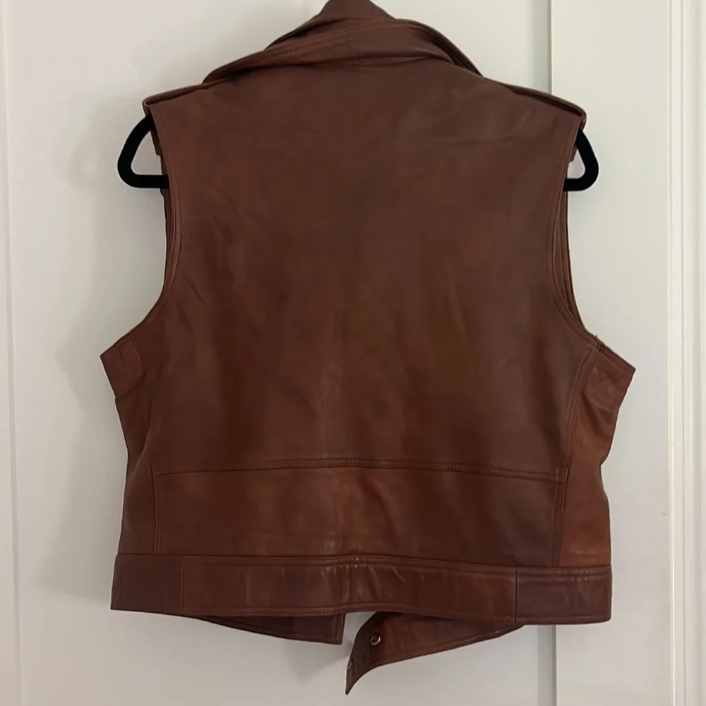 Gorgeous cropped leather motorcycle vest - Picture 3 of 4